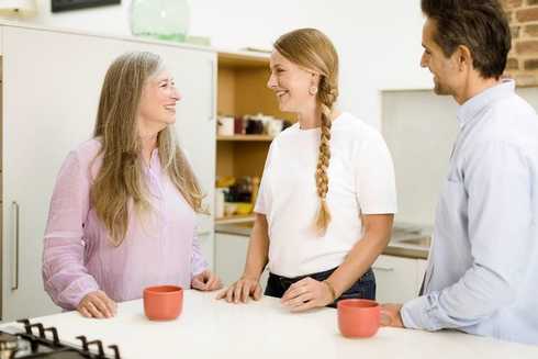 Rolul familiei în identificarea modificării simptomelor la persoanele cu scleroză multiplă